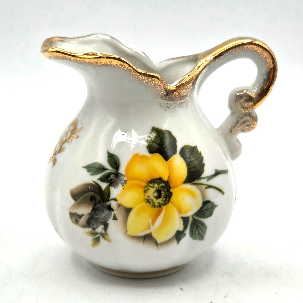 LEGO JAPAN WHITE & YELLOW FLORAL DESIGN‎ CREAMER  GOLD Color TRIM VINTAGE